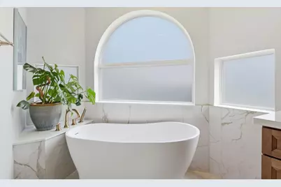 68 E Sandalbranch Circle, The Woodlands, TX 77382 - Photo 22