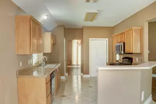 10302 Otter Cir, Baytown, TX 77523 - Photo 2