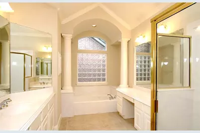 3 Rockledge Drive, The Woodlands, TX 77382 - Photo 34