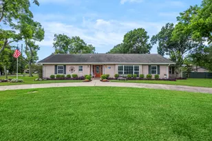 5707 Guyler St, Wallis, TX 77485 - Photo 1