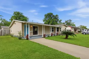 1422 Wayside Dr, Texas City, TX 77590 - Photo 2