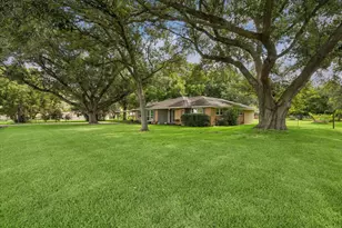 12511 Britt Rd, Pearland, TX 77584 - Photo 2