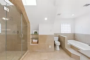 211 Faust Ln, Houston, TX 77024 - Photo 32