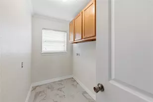 211 Faust Ln, Houston, TX 77024 - Photo 40