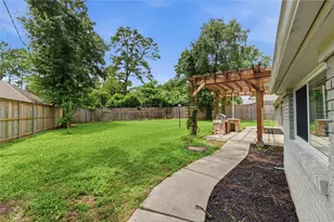 211 Faust Ln, Houston, TX 77024 - Photo 44