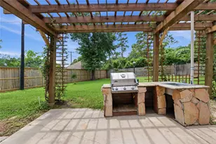211 Faust Ln, Houston, TX 77024 - Photo 42