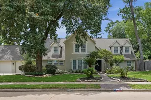 211 Faust Ln, Houston, TX 77024 - Photo 2