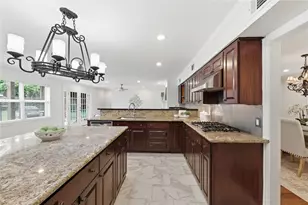 211 Faust Ln, Houston, TX 77024 - Photo 4