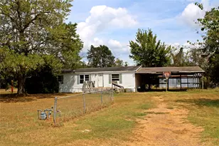 601 Travis St, Alleyton, TX 78935 - Photo 14