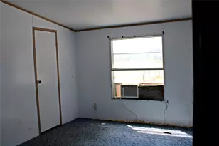 601 Travis St, Alleyton, TX 78935 - Photo 8