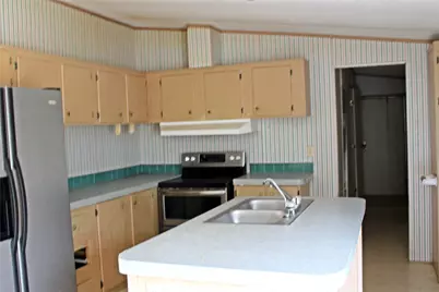 601 Travis Street, Alleyton, TX 78935 - Photo 2