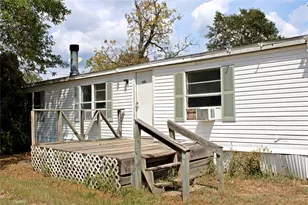 601 Travis St, Alleyton, TX 78935 - Photo 12