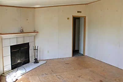 601 Travis Street, Alleyton, TX 78935 - Photo 4