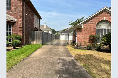 1718 Berkoff Drive, Sugar Land, TX 77479 - Photo 44