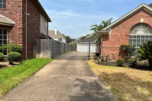 1718 Berkoff Dr, Sugar Land, TX 77479 - Photo 44