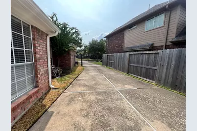 1718 Berkoff Drive, Sugar Land, TX 77479 - Photo 40