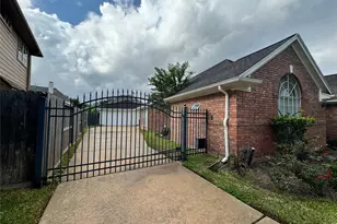 1718 Berkoff Dr, Sugar Land, TX 77479 - Photo 42