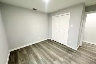 8215 Crestview Dr, Houston, TX 77028 - Photo 8