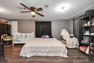 4926 Van Fleet St, Houston, TX 77033 - Photo 6