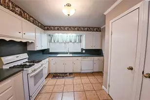 907 Peach St, El Campo, TX 77437 - Photo 4