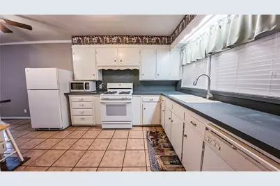 907 Peach Street, El Campo, TX 77437 - Photo 2