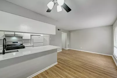 1529 Wirt Road #20, Houston, TX 77055 - Photo 2