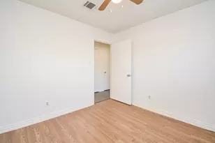 4906 E Orem Dr, Houston, TX 77048 - Photo 8