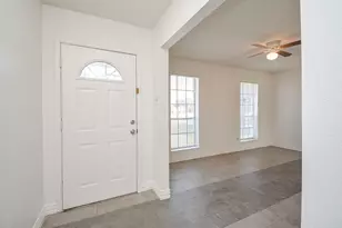 4906 E Orem Dr, Houston, TX 77048 - Photo 2