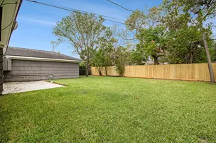 8418 Lorrie Dr, Houston, TX 77025 - Photo 22