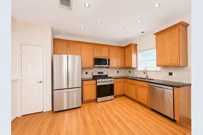 214 Plaza Del Sol Park, Houston, TX 77020 - Photo 8