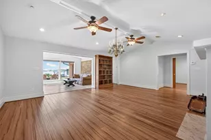 1109 Harbor View Dr, Galveston, TX 77550 - Photo 10