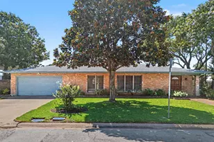 1109 Harbor View Dr, Galveston, TX 77550 - Photo 2