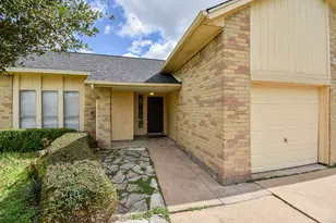 9426 Kingsvalley St, Houston, TX 77075 - Photo 6