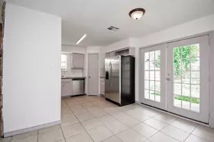 9426 Kingsvalley St, Houston, TX 77075 - Photo 16