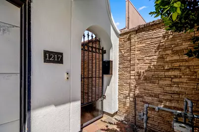 1217 E 28th Street, Houston, TX 77009 - Photo 2