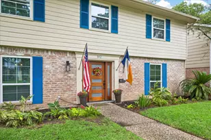 542 Winter Oaks Dr, Houston, TX 77079 - Photo 2