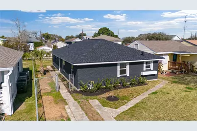 4612 Avenue Q 1/2, Galveston, TX 77551 - Photo 2