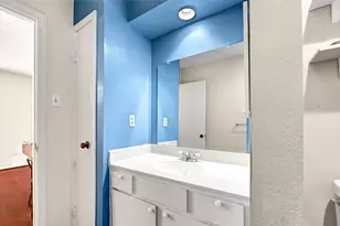 7911 Kendalia Dr, Houston, TX 77036 - Photo 32