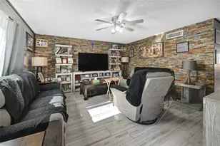 7911 Kendalia Dr, Houston, TX 77036 - Photo 2