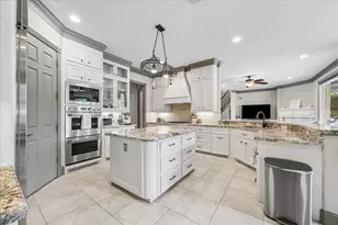 25 Club Oak Ct, Kingwood, TX 77339 - Photo 12