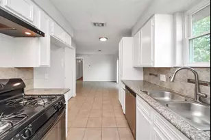 12610 Chiswick Rd, Houston, TX 77047 - Photo 10