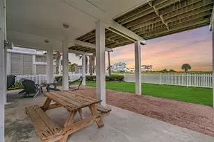 14458 Spyglass Cir, Galveston, TX 77554 - Photo 12