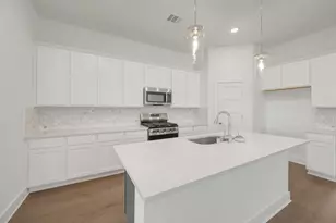 2119 Lone Bronco Blvd, Rosenberg, TX 77471 - Photo 2