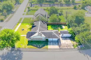 4018 Wuthering Heights Dr, Houston, TX 77045 - Photo 18