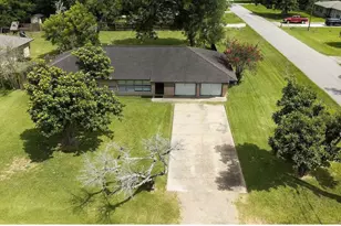117 Lazy Ln, Lake Jackson, TX 77566 - Photo 20