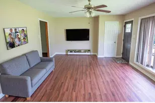 117 Lazy Ln, Lake Jackson, TX 77566 - Photo 6