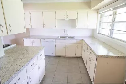 117 Lazy Lane, Lake Jackson, TX 77566 - Photo 2
