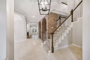 34 N Lansdowne Cir, The Woodlands, TX 77382 - Photo 2