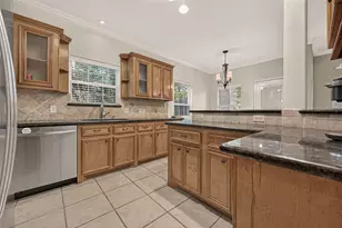 211 April Waters Dr W, Conroe, TX 77356 - Photo 18