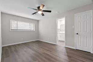 8826 Tanager St, Houston, TX 77036 - Photo 12